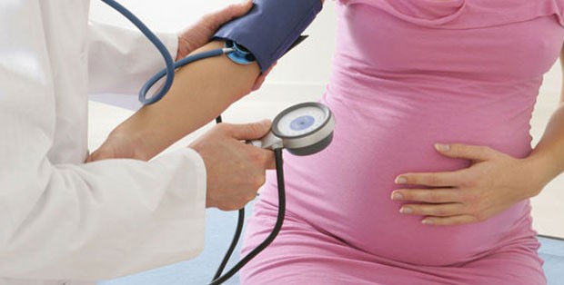 اقدامات پزشکی مناسب برای کاهش خطر در زمان بارداری چیست؟